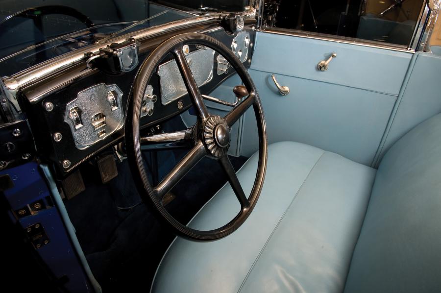Интерьер Cord L-29 Convertible 1930 года  (фото 4 из 47)